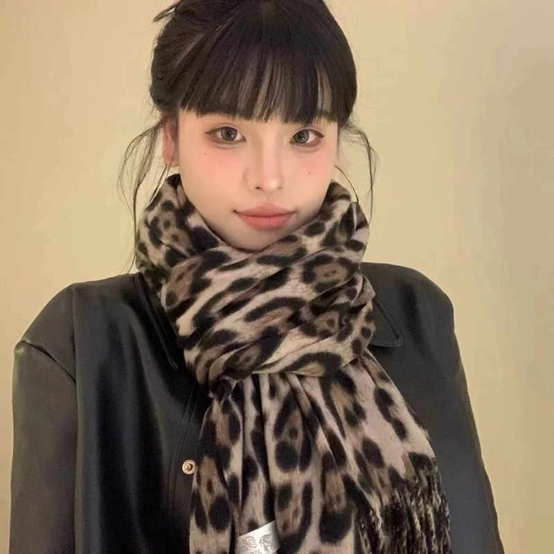 2025년 신상 레트로 실크 레오파드 패턴 스카프 가볍 - Vintage Fashion Knitwear 리뷰 및 가격