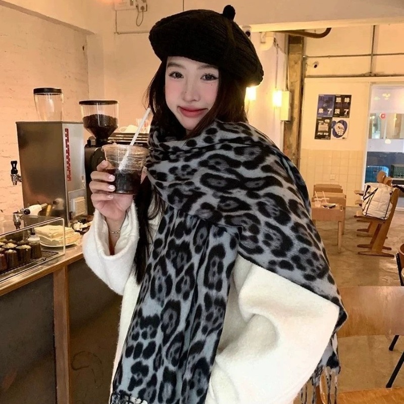 2025년 신상 레트로 실크 레오파드 패턴 스카프 가볍 - Vintage Fashion Knitwear 리뷰 및 가격